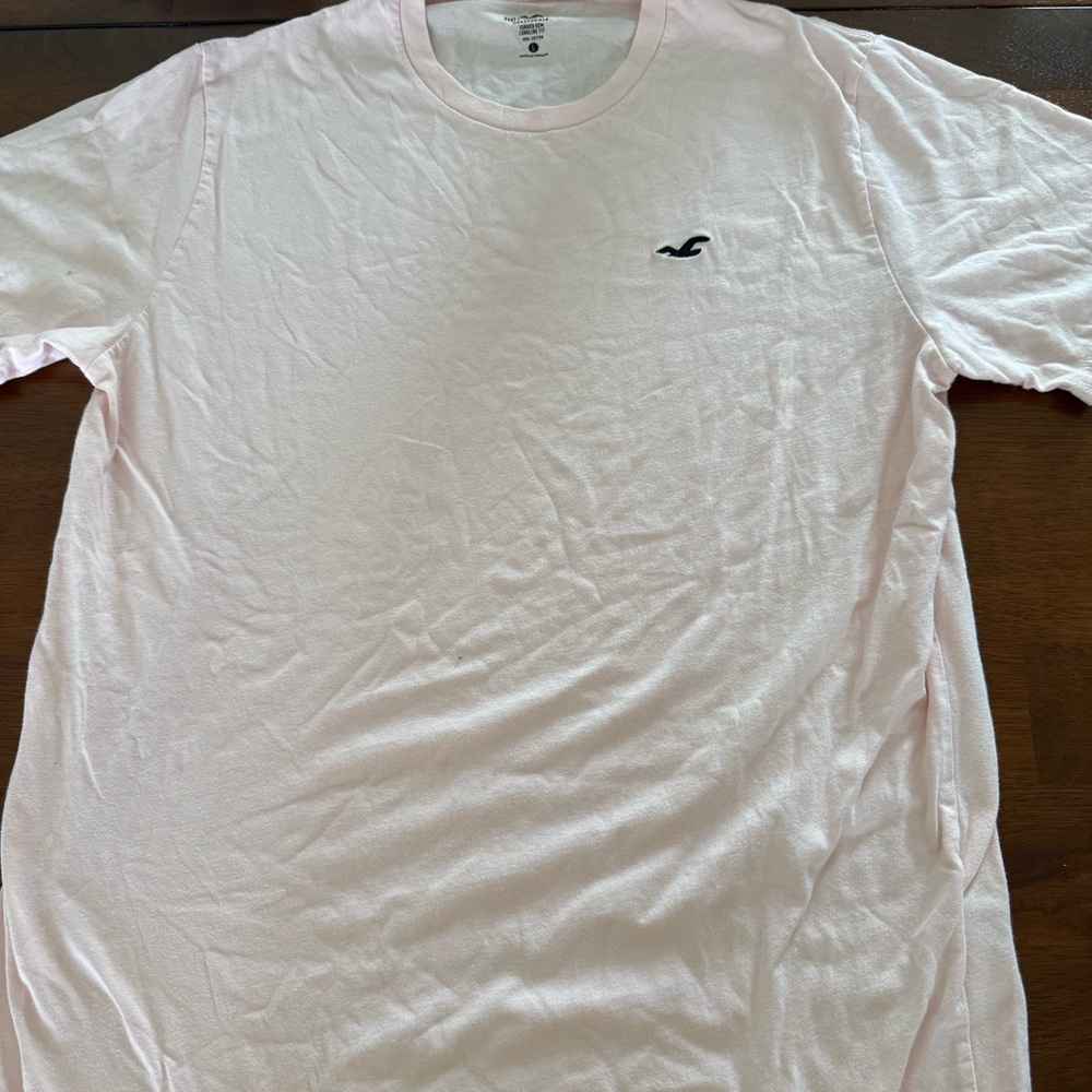 Hollister Men's Soft Pink Short Sleeve Tee